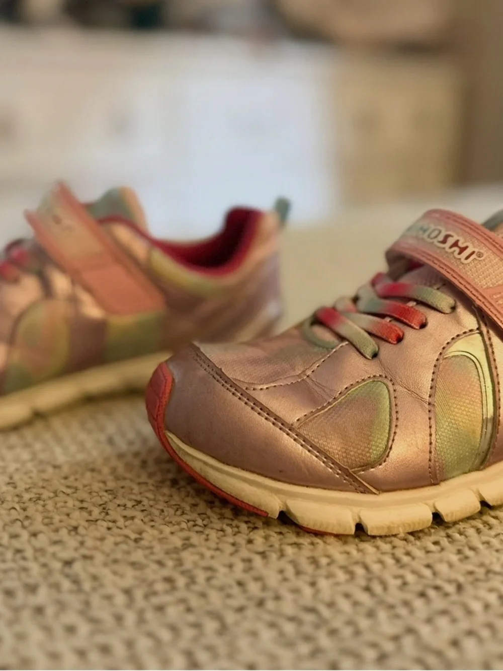 Girls Iridescent Pink velcro Tsukihoshi Sneakers size 1